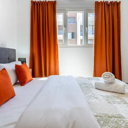 Olive 2-bedroom In דירה *